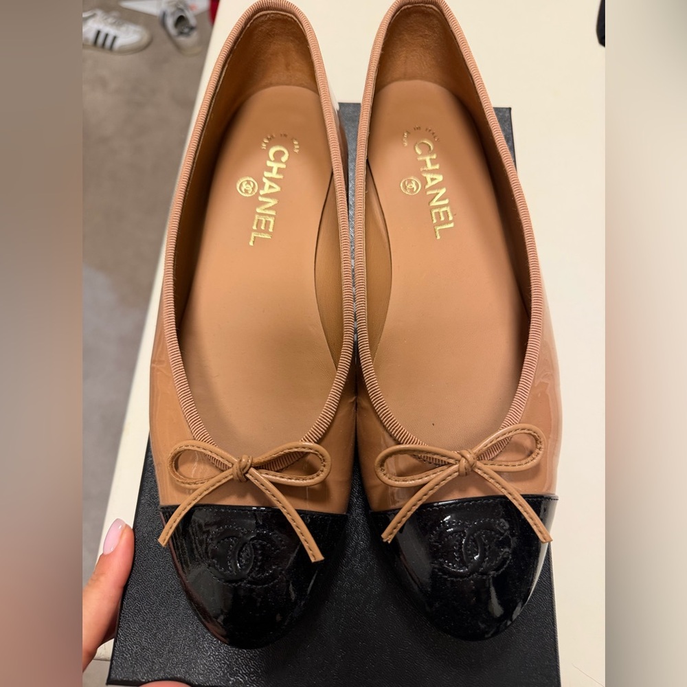 CHANEL Women's Black and Tan Patent Ballet Flats